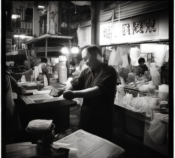 贵阳观山湖区商贸城金华镇服务员，平凡岗位上的温暖坚守